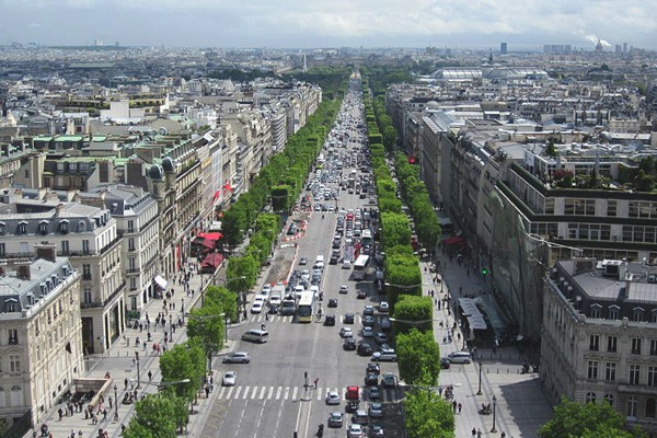 شارع الشانزليزيه في باريس
